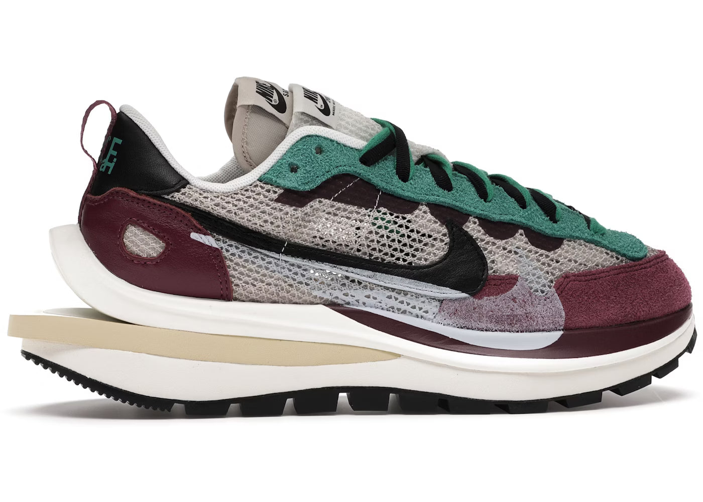 Nike Vaporwaffle sacai "Villain Red Neptune Green"