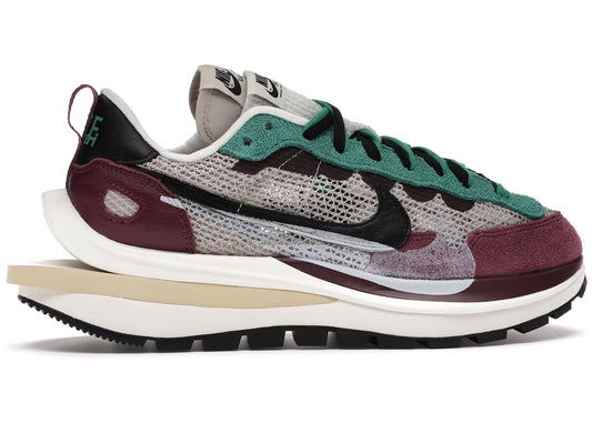 Nike Vaporwaffle sacai "Villain Red Neptune Green"
